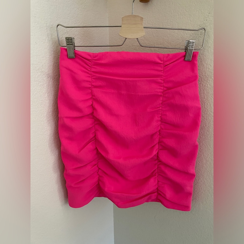 Nanette Lepore ruched hot pink mini skirt size 2 barbiecore